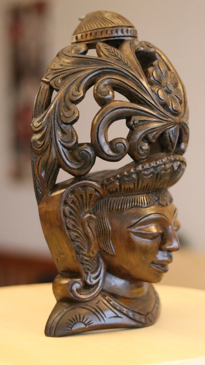 Hand Carved Kandyan Princess Wooden Sculpture – Sri Lankan Royal Lady Statue