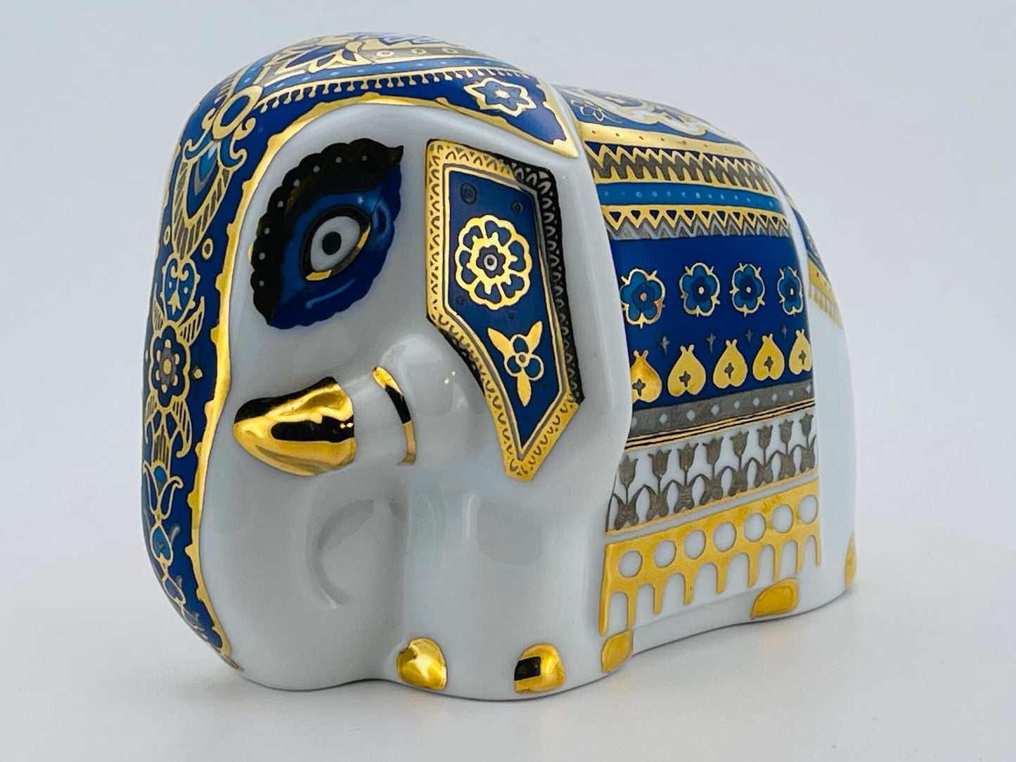 Decorative Ceramic Elephant Container – Hand-Painted Storage Figurine