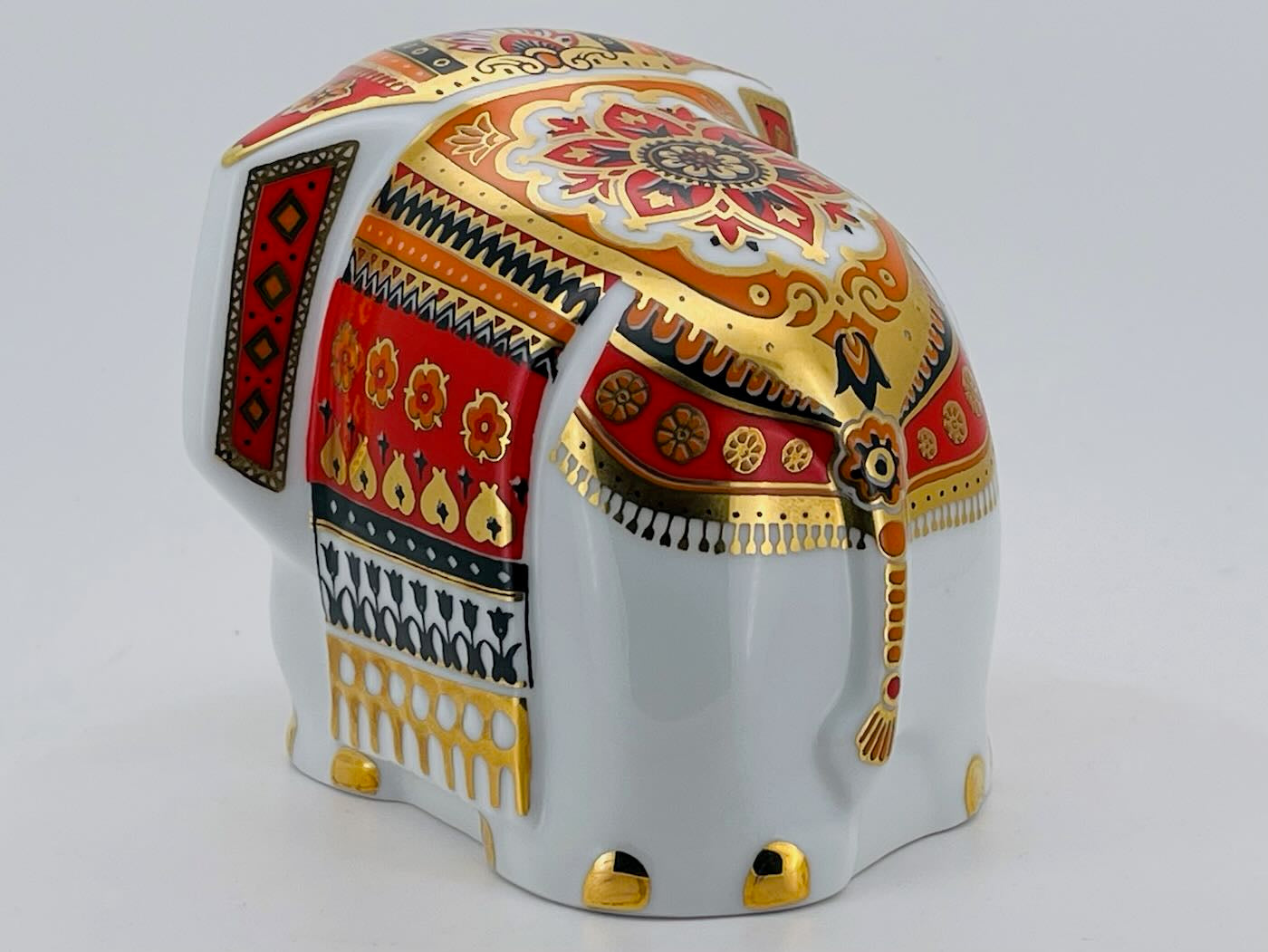 Decorative Ceramic Elephant Container – Hand-Painted Storage Figurine